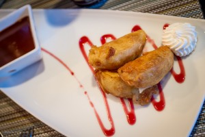 But wait - we're not done yet! Dessert=beer battered Granny Smith Apples served with chocolate rum dipping sauce and a Maduro Brown Ale on the side. Oh yeah, baby.